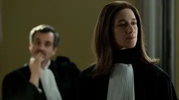 Backdrop to the movie "Women on Trial" #1571044