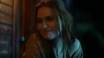 Backdrop to the movie "The Strangers: Chapter 1" #555800