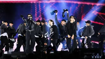 Backdrop to the movie "BTS: Yet to Come in Cinemas" #407938