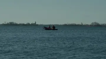 Backdrop to the movie "The House in the Middle of the Sea" #1578200