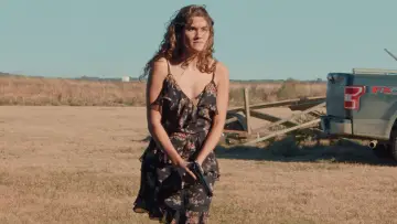 Backdrop to the movie "Girl With a Gun" #371406