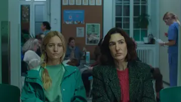 Backdrop to the movie "Two Women" #766688