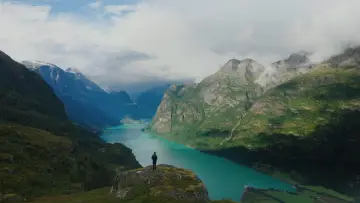 Backdrop to the movie "Songs of Earth" #192040