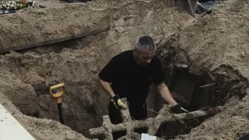 Backdrop to the movie "Gravediggers" #1168310