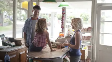 Backdrop to the movie "Safe Haven" #229823