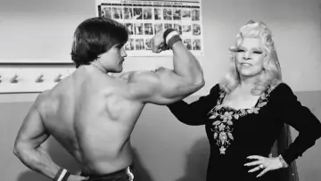 Backdrop to the movie "Sextette" #1590217