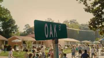 Backdrop to the movie "The End of Oak Street" #798641