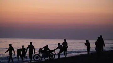 Backdrop to the movie "Our Wildest Days" #713536