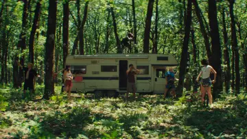 Backdrop to the movie "Our Wildest Days" #713589
