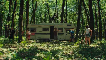 Backdrop to the movie "Our Wildest Days" #933274