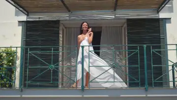 Backdrop to the movie "Parthenope" #599024