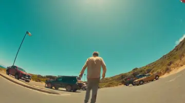Backdrop to the movie "The Surfer" #833585
