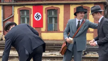 Backdrop to the movie "Escape from Germany" #639935
