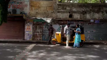 Backdrop to the movie "Maalai Nera Malipoo" #878369