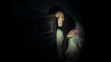 Backdrop to the movie "She
