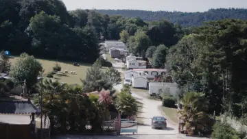 Backdrop to the movie "Camping du Lac" #819606