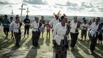 Backdrop to the movie "Women from Rote Island" #1053876