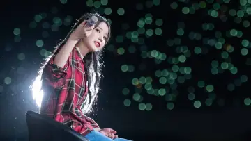 Backdrop to the movie "IU CONCERT : The Golden Hour" #392560