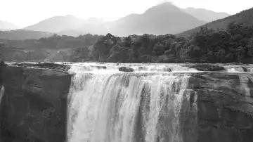 Backdrop to the movie "Bramayugam" #631120