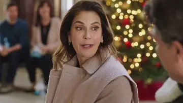 Backdrop to the movie "How to Fall in Love by Christmas" #1048614
