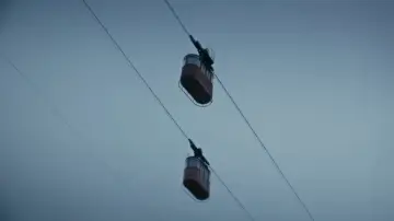Backdrop to the movie "Gondola" #1015059