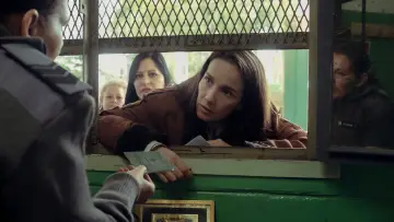 Backdrop to the movie "The Woman in the Line" #699704