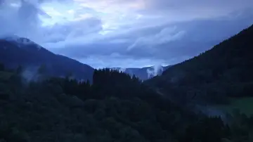 Backdrop to the movie "Lore" #708265
