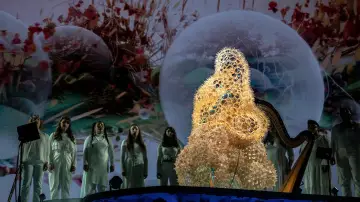 Backdrop to the movie "Björk: Cornucopia" #651840