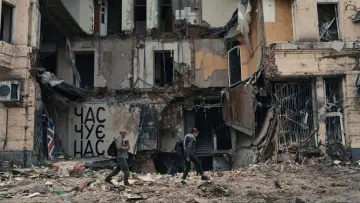 Backdrop to the movie "Porcelain War" #791824
