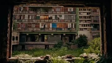 Backdrop to the movie "On the Way Home" #984269