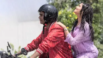Backdrop to the movie "Nilavuku En Mel Ennadi Kobam" #1567572