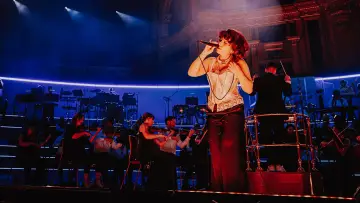 Backdrop to the movie "RAYE at the Royal Albert Hall" #793143