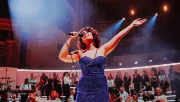 Backdrop to the movie "RAYE at the Royal Albert Hall" #793144