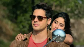 Backdrop to the movie "Param Sundari" #648836
