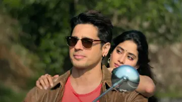 Backdrop to the movie "Param Sundari" #648838