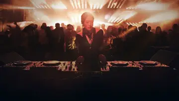 Backdrop to the movie "Apple Music Live: NYE" #984524