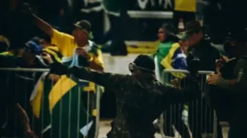 Backdrop to the movie "8/1 – A Democracia Resiste" #984410