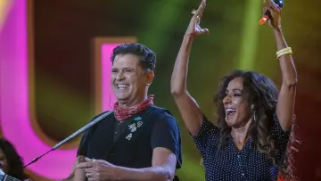 Carlos Vives en compañía poster
