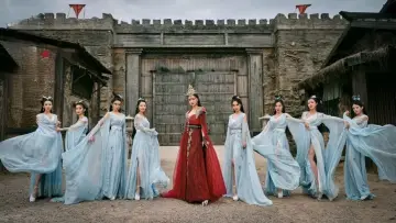 Backdrop to the movie "The Land of Women" #199506