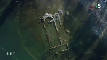 Backdrop to the movie "Iznik, les mystères de la basilique engloutie" #197467