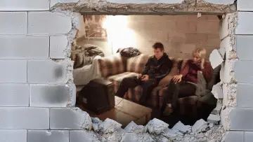 Backdrop to the movie "Secret Mall Apartment" #622050