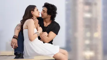 Backdrop to the movie "Saiyaara" #596663