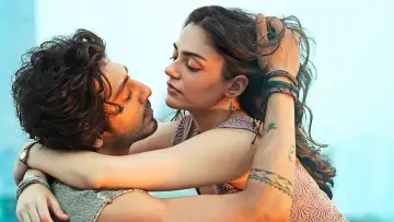 Backdrop to the movie "Saiyaara" #596676