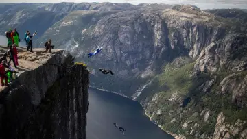 Backdrop to the movie "Fly" #700492