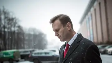 Backdrop to the movie "Becoming Navalny" #367378