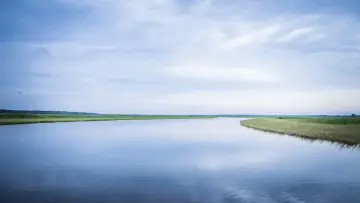 Backdrop to the movie "Bad River" #1074083