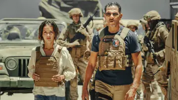 Backdrop to the movie "13 Days, 13 Nights" #535328