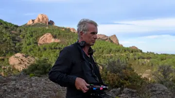 Backdrop to the movie "Red Rocks" #1190154