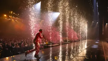 Backdrop to the movie "Mika à l
