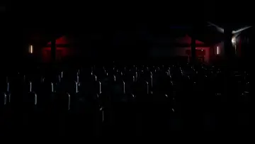 Backdrop to the movie "Matinee" #1086447